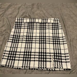White and black plaid mini skirt